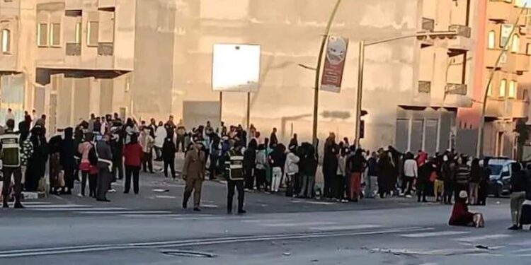 مهاجرون أفارقة يتسببون في أحداث عنف بمدينة القليعة