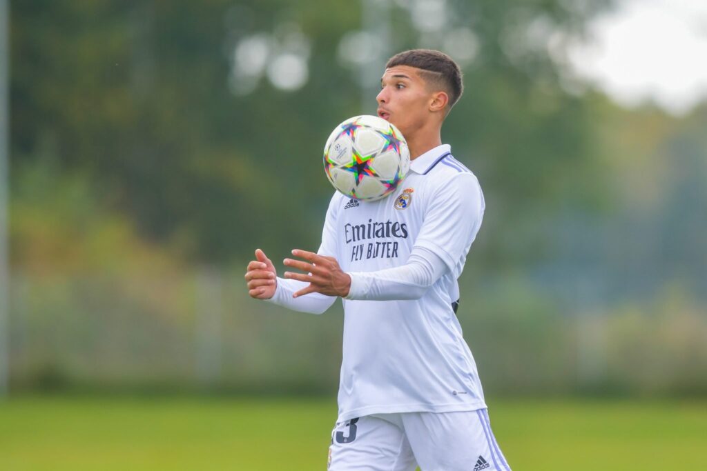 من هو يوسف لخديم لاعب ريال مدريد الذي بدأ التدريب مع الفريق الأول؟