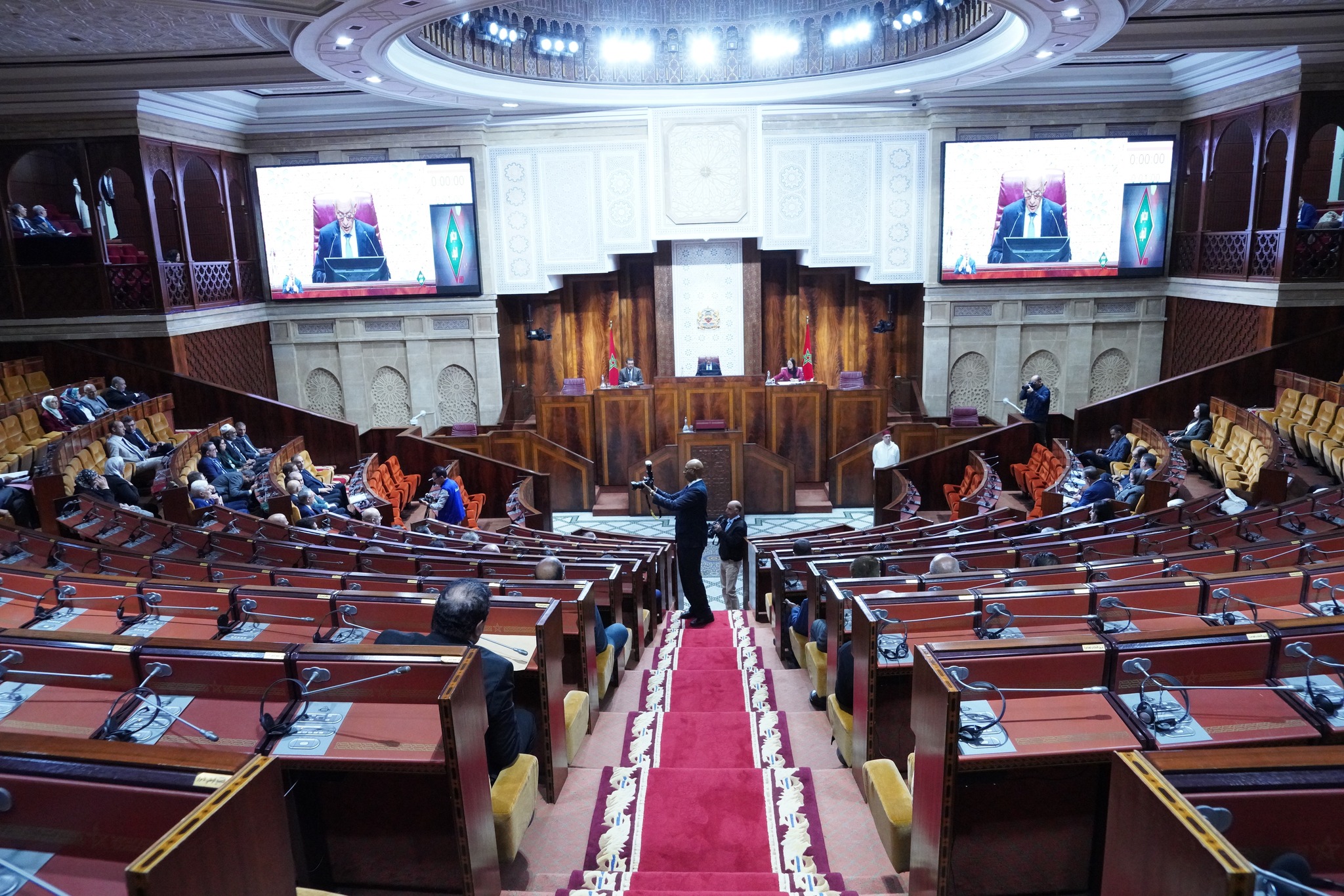 المعارضة تتهم الحكومة بالعجز عن تحسين المعيشة